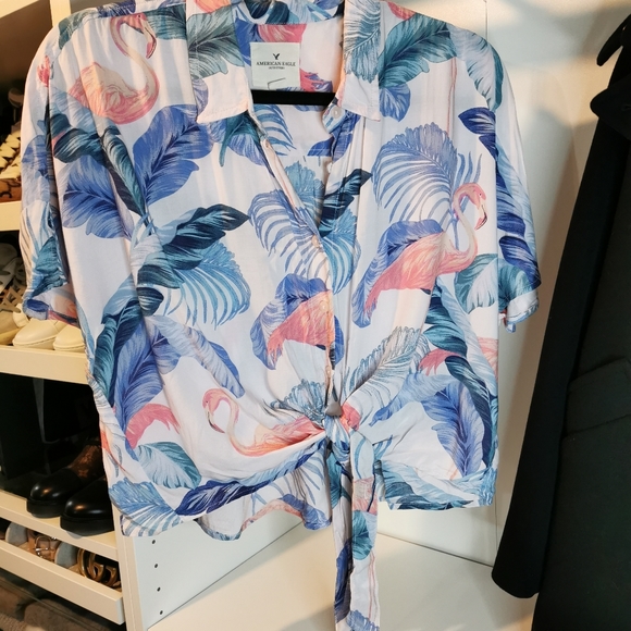 ๐ฆฉAE flamingo cropped knot shirt M - Picture 2 of 7
